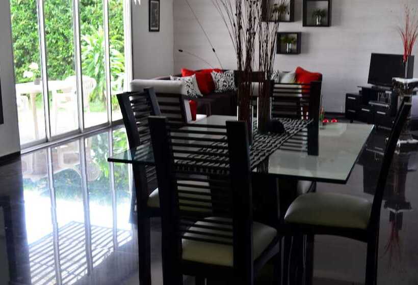 پانسیون Espectacular Chalet Con Piscina