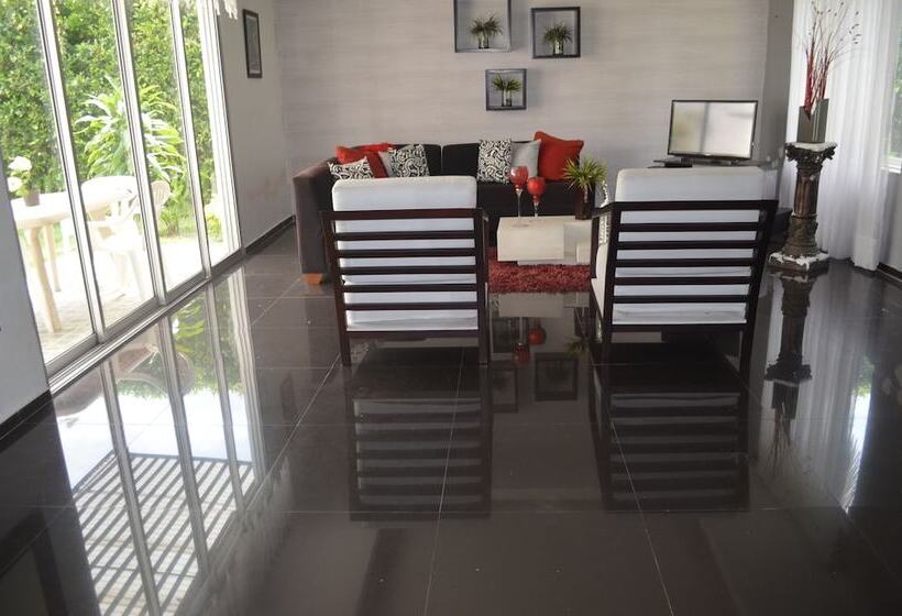 پانسیون Espectacular Chalet Con Piscina