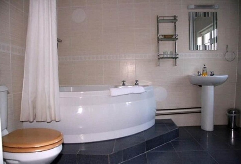 بنسيون Home Farm