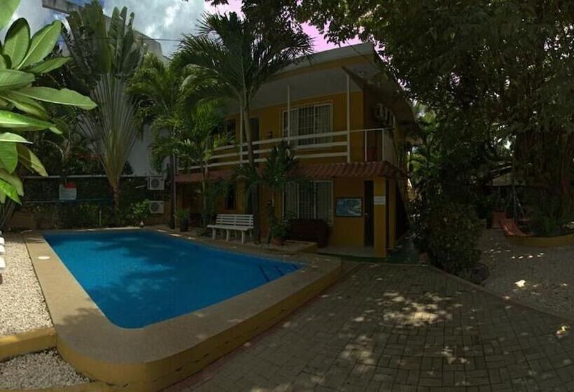 بنسيون Laura S House Bed & Breakfast