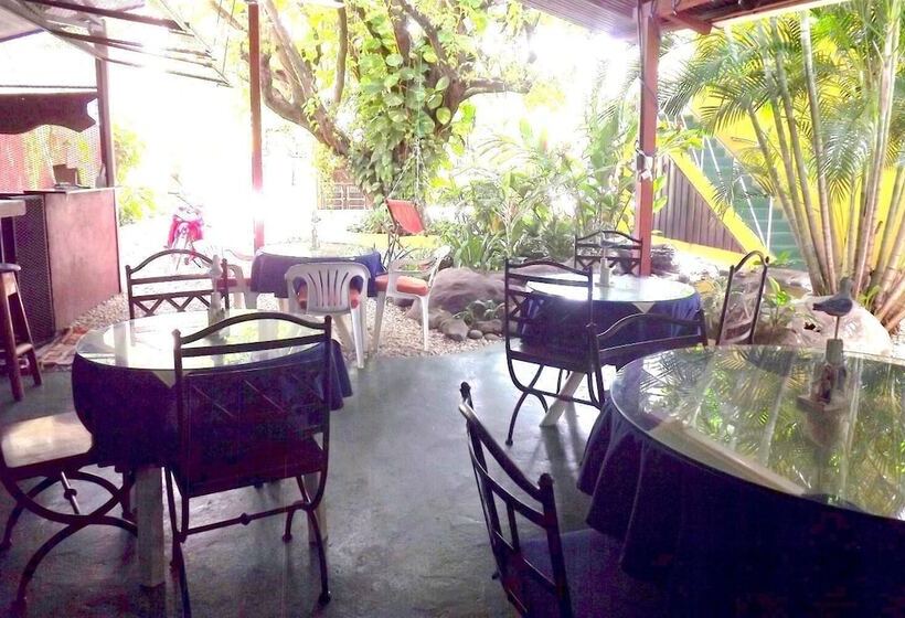 بنسيون Laura S House Bed & Breakfast