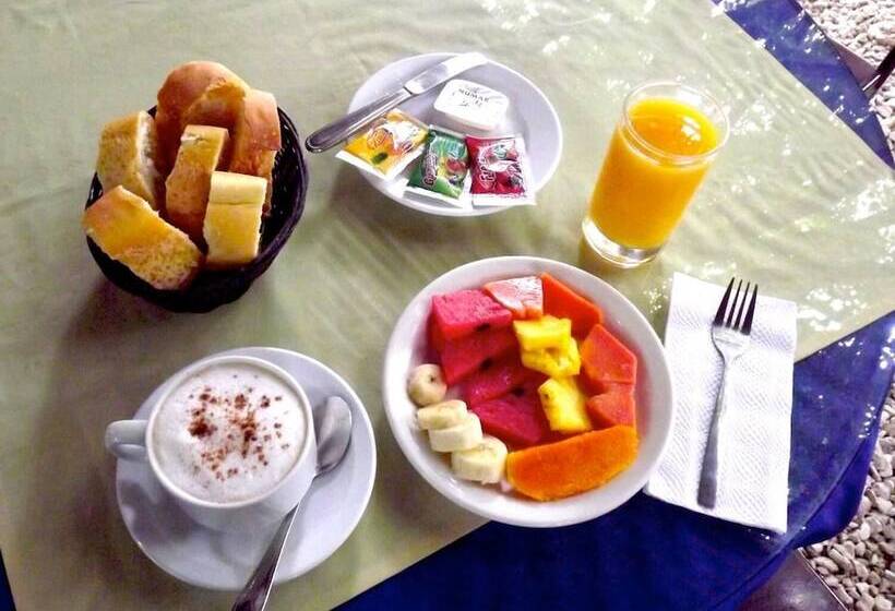 بنسيون Laura S House Bed & Breakfast