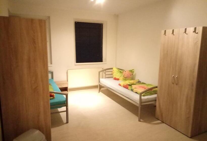 بنسيون Monteurwohnung Weissenfels