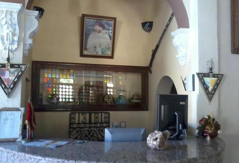 بنسيون Rochers Peints