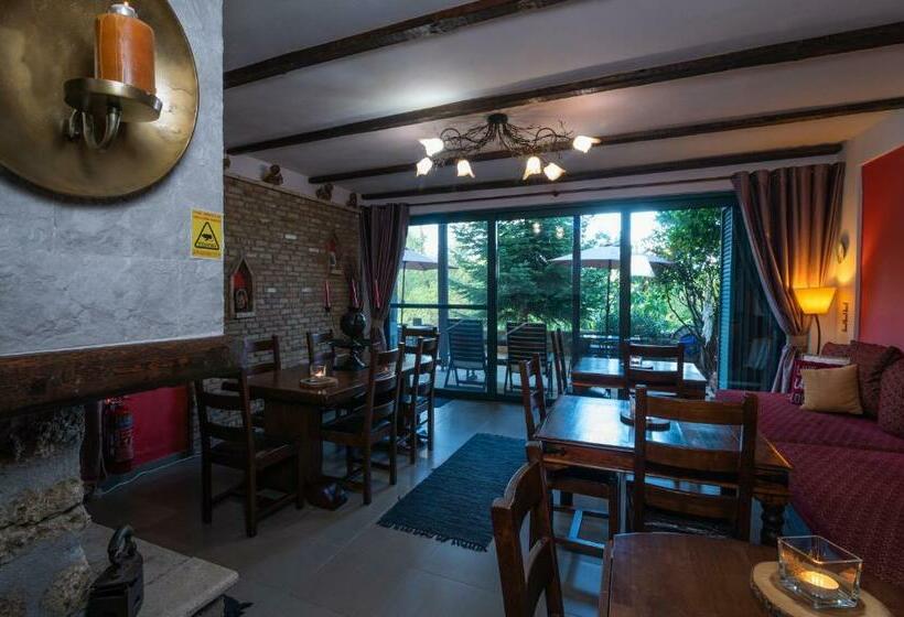 펜션 Vathyskia Guesthouse