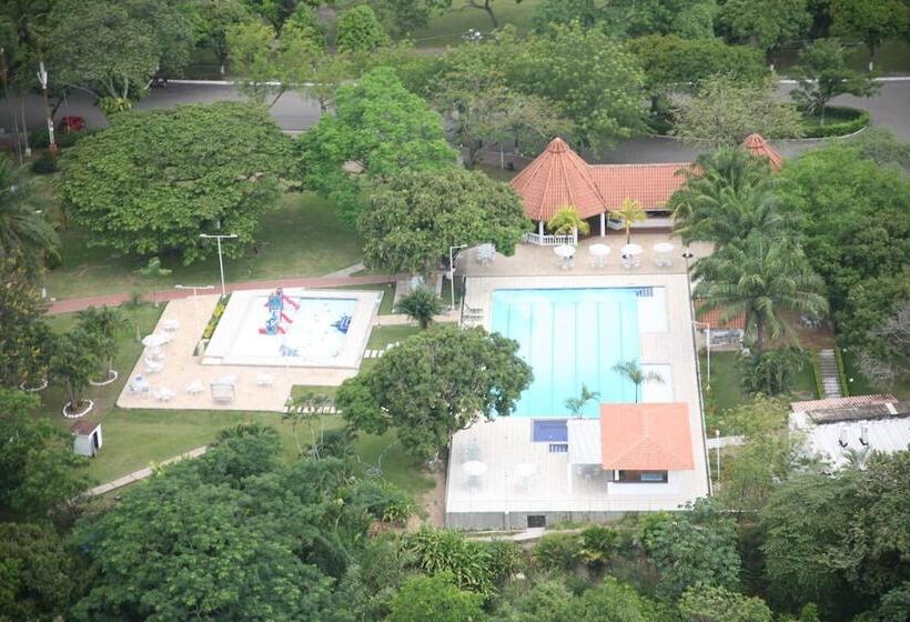 אתר נופש Club Campestre De Neiva