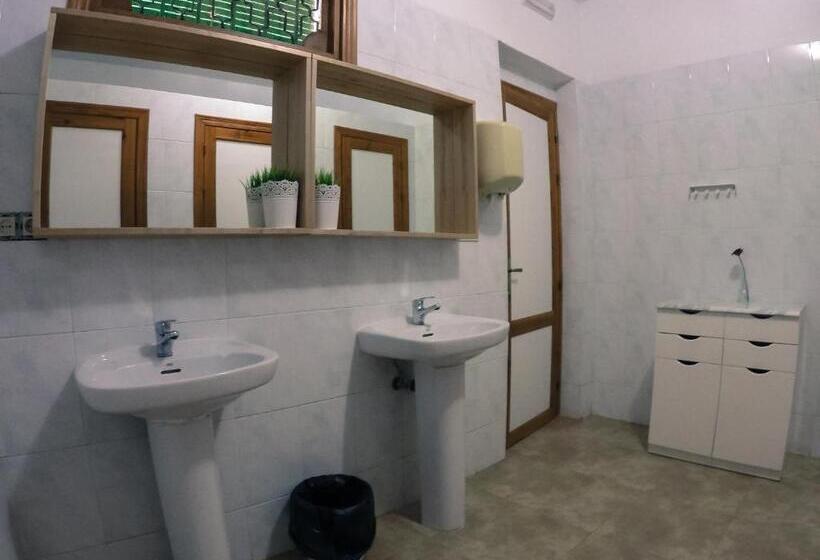 ユースホステル Centro De Ocio Alúa Casa Rural Iznájar Lago De Andalucía