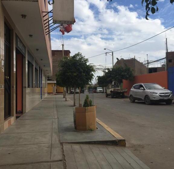 فندق صغير Hostal Rodinn