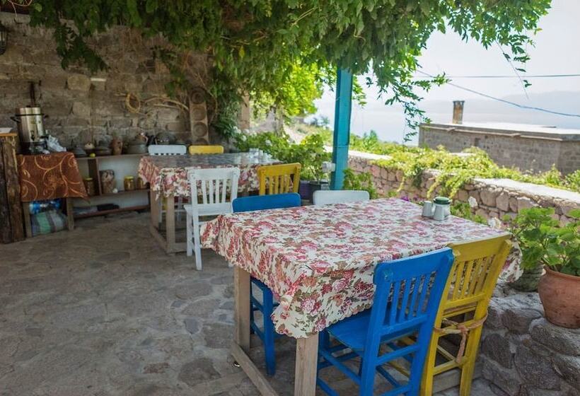 Assos Akropol Pansiyon