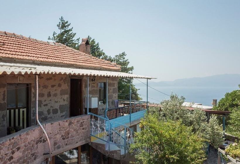 Assos Akropol Pansiyon