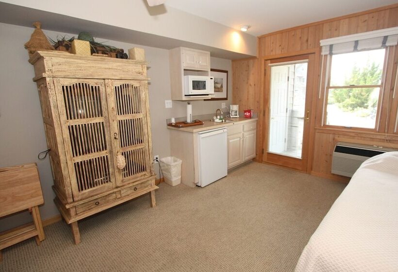 ベッドアンドブレックファースト Courtyard Villas On Silver Lake Harbor