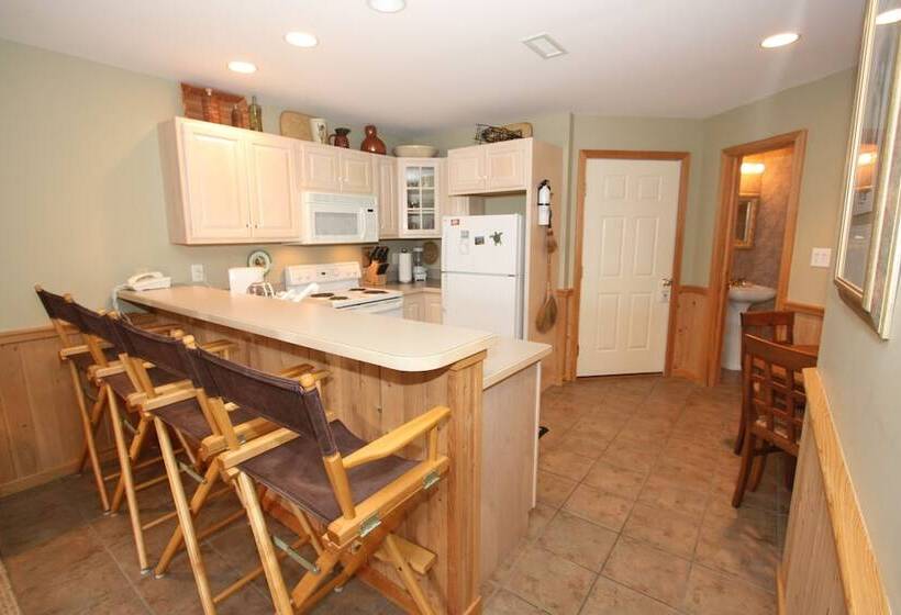 Bed and Breakfast Courtyard Villas On Silver Lake Harbor