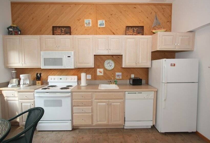 Bed and Breakfast Courtyard Villas On Silver Lake Harbor