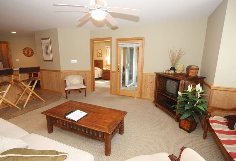 Bed and Breakfast Courtyard Villas On Silver Lake Harbor