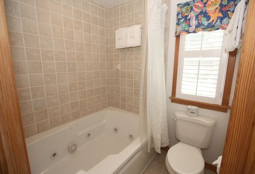 Bed and Breakfast Courtyard Villas On Silver Lake Harbor