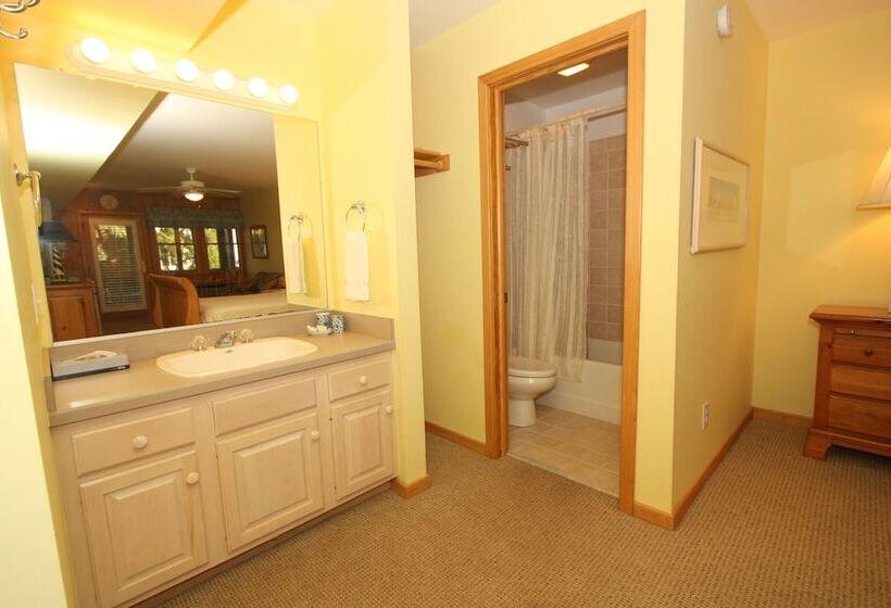 Bed and Breakfast Courtyard Villas On Silver Lake Harbor