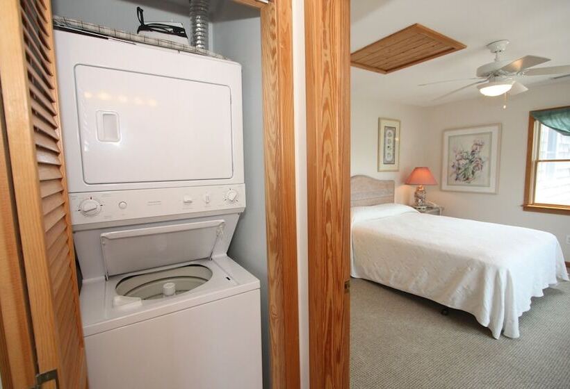 Bed and Breakfast Courtyard Villas On Silver Lake Harbor