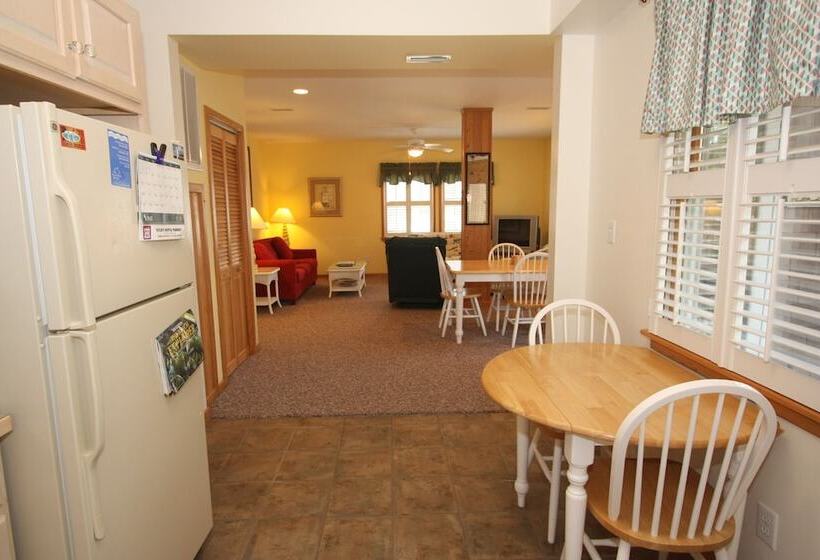 ベッドアンドブレックファースト Courtyard Villas On Silver Lake Harbor