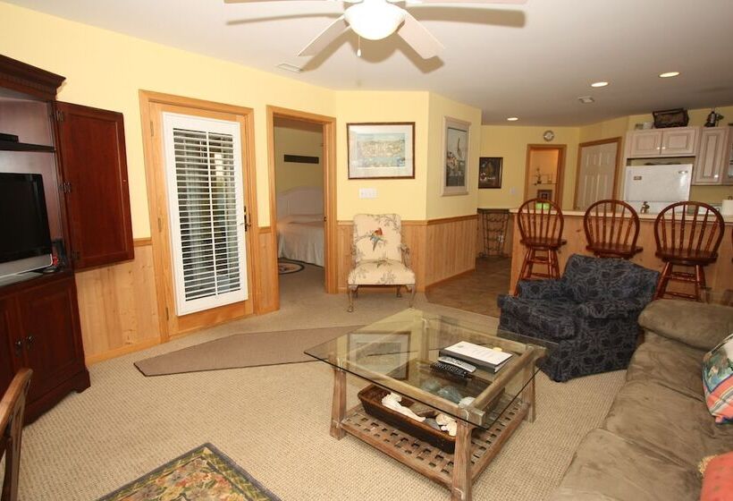 ベッドアンドブレックファースト Courtyard Villas On Silver Lake Harbor