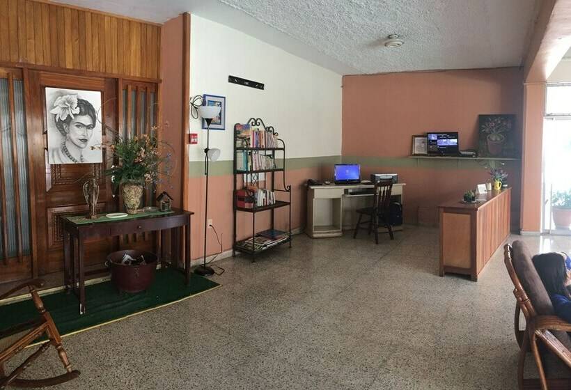 تختخواب و صبحانه Econo Guest House