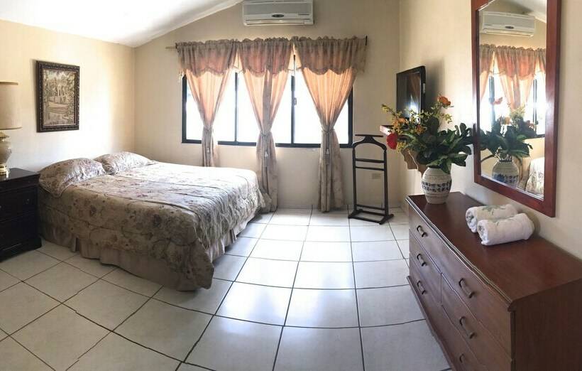 تختخواب و صبحانه Econo Guest House