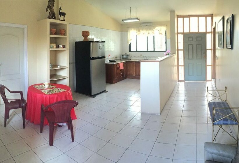 تختخواب و صبحانه Econo Guest House