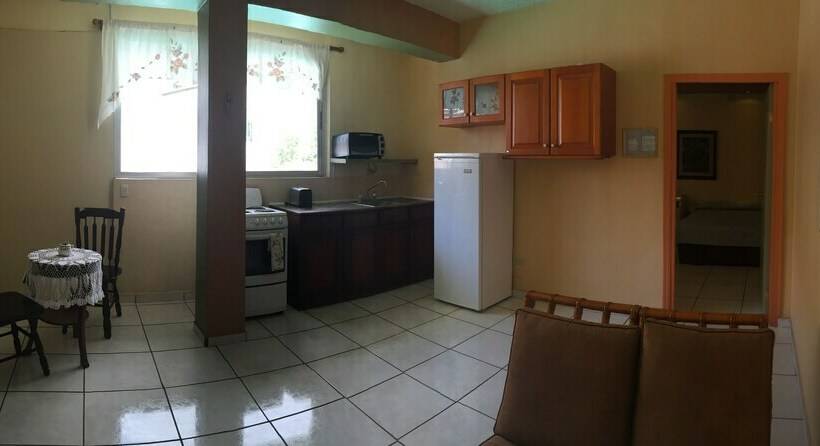 تختخواب و صبحانه Econo Guest House