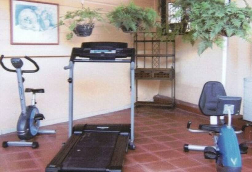 تختخواب و صبحانه Econo Guest House