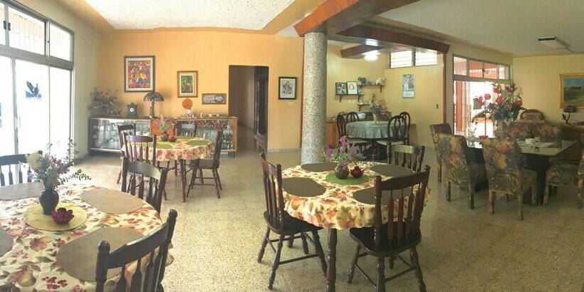 تختخواب و صبحانه Econo Guest House