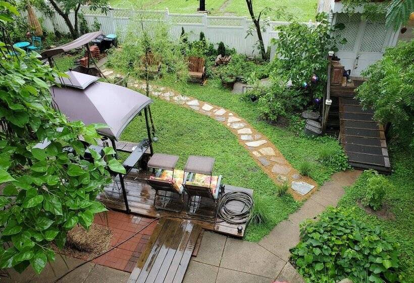 مبيت وإفطار Historic Iron Horse Inn