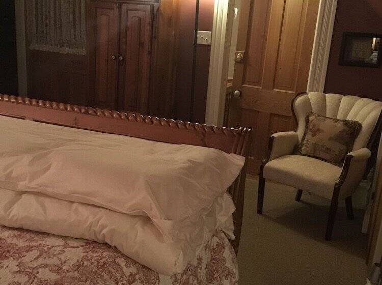 مبيت وإفطار Historic Iron Horse Inn