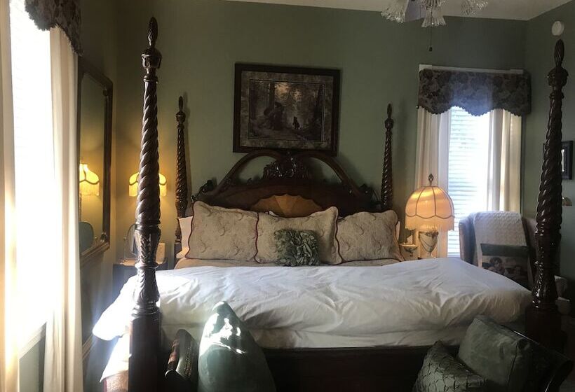 مبيت وإفطار Historic Iron Horse Inn