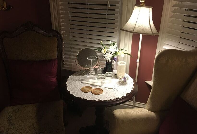 مبيت وإفطار Historic Iron Horse Inn