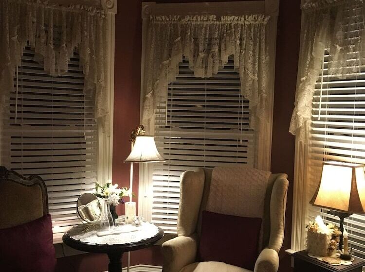 مبيت وإفطار Historic Iron Horse Inn