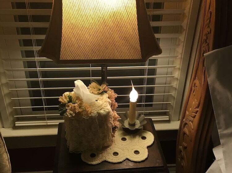 مبيت وإفطار Historic Iron Horse Inn