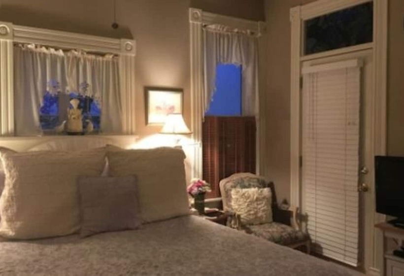 مبيت وإفطار Historic Iron Horse Inn