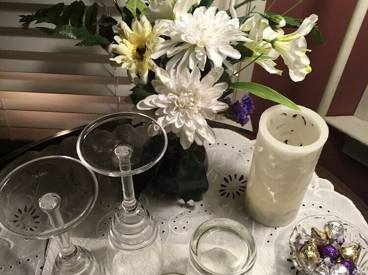 مبيت وإفطار Historic Iron Horse Inn