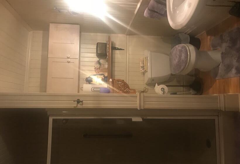 مبيت وإفطار Historic Iron Horse Inn