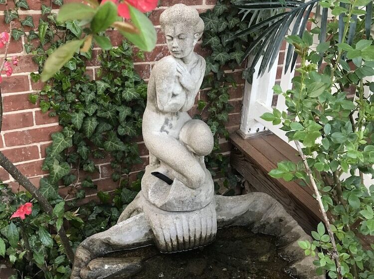 مبيت وإفطار Historic Iron Horse Inn