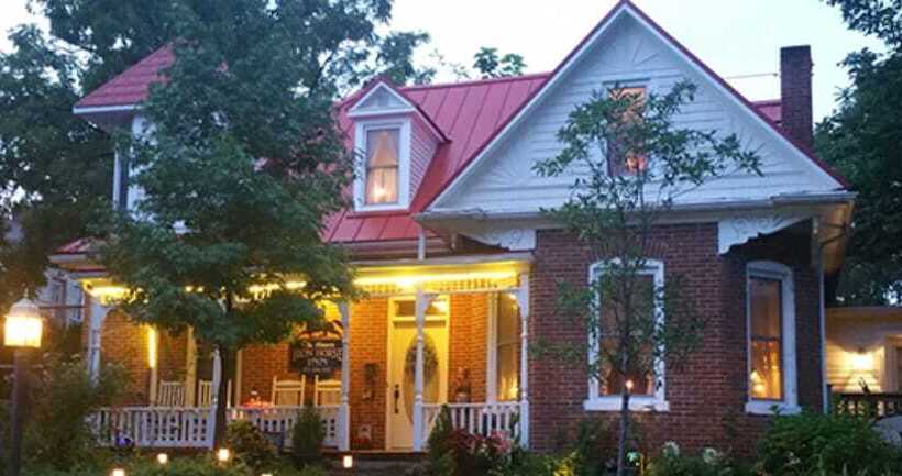 مبيت وإفطار Historic Iron Horse Inn