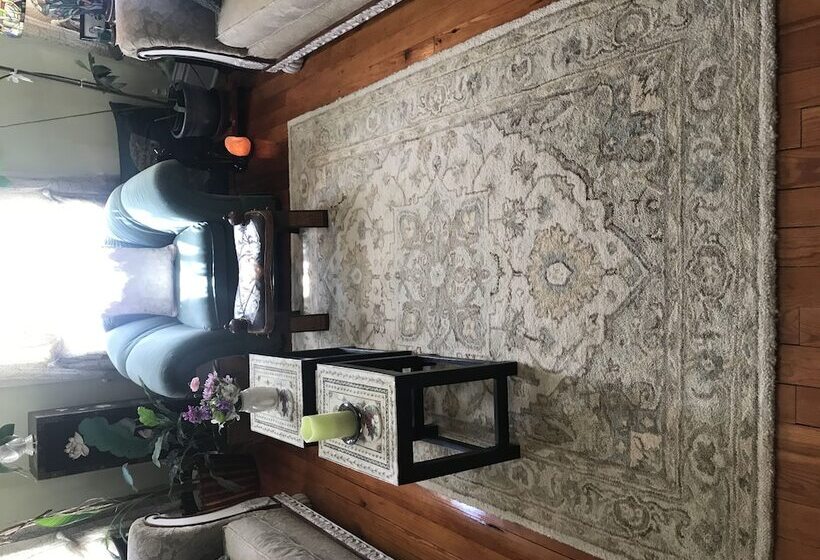 مبيت وإفطار Historic Iron Horse Inn