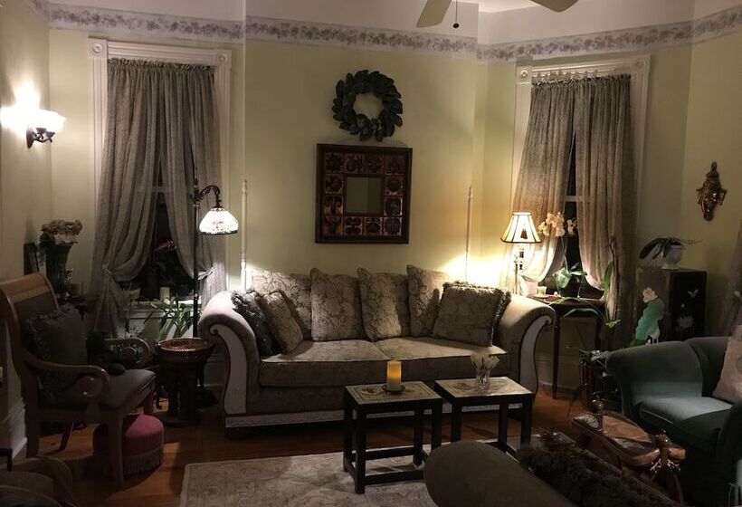 مبيت وإفطار Historic Iron Horse Inn