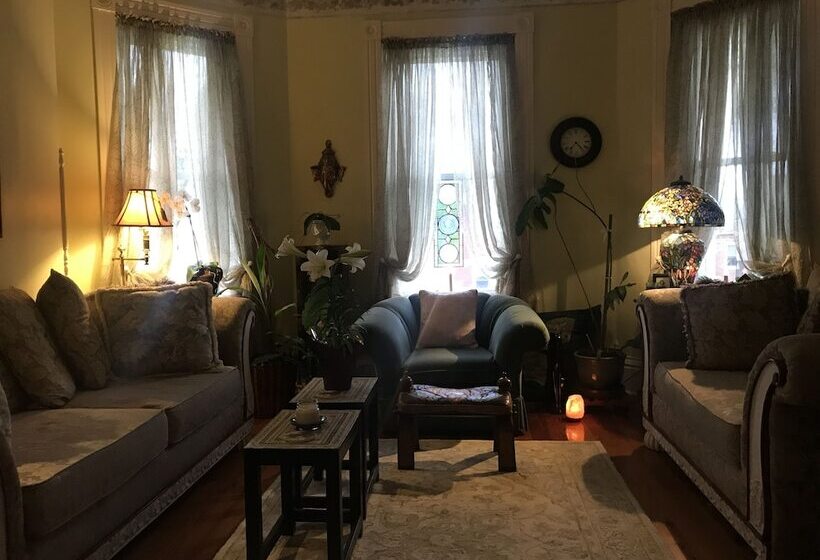 مبيت وإفطار Historic Iron Horse Inn