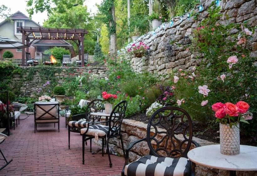 تختخواب و صبحانه Inn At Rose Hall