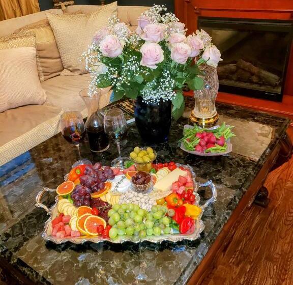 تختخواب و صبحانه Inn At Rose Hall