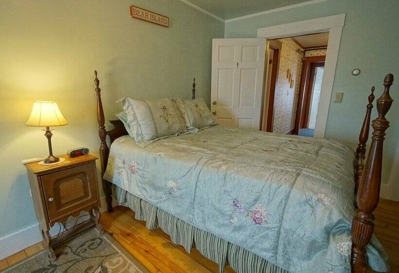 تختخواب و صبحانه Tuckernuck Inn