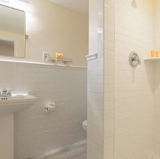 Broadway Court Motel