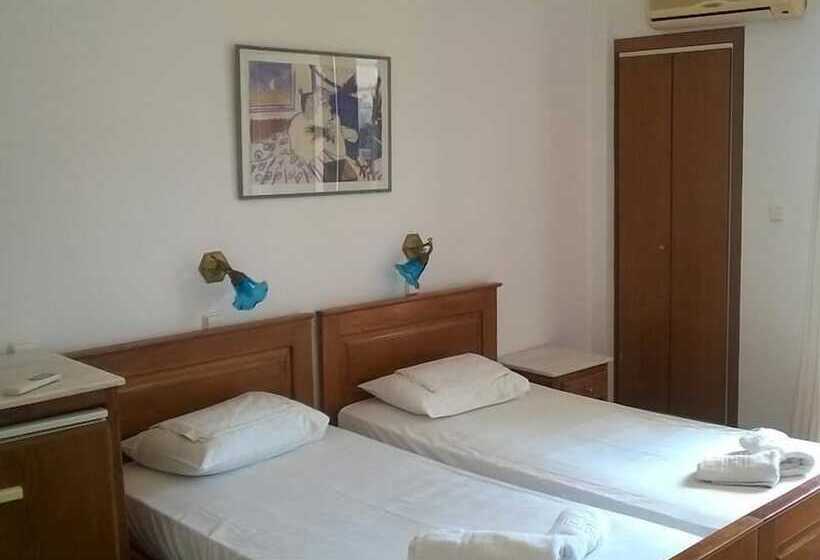 Epidavros Plaza Hotel   Music Bar