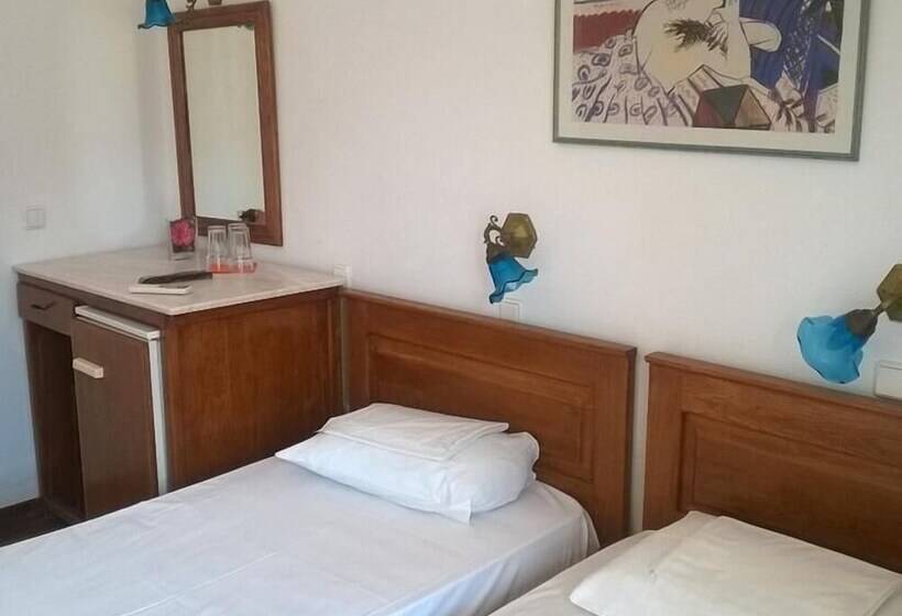 Epidavros Plaza Hotel   Music Bar