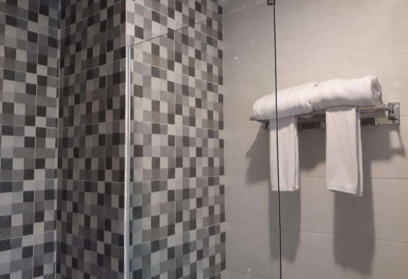 Front One Hotel Airport Solo